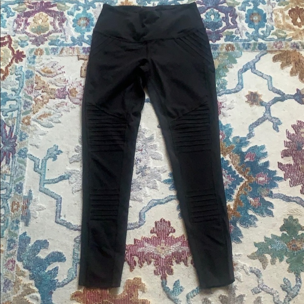 Victoria’s Secret knockout leggings